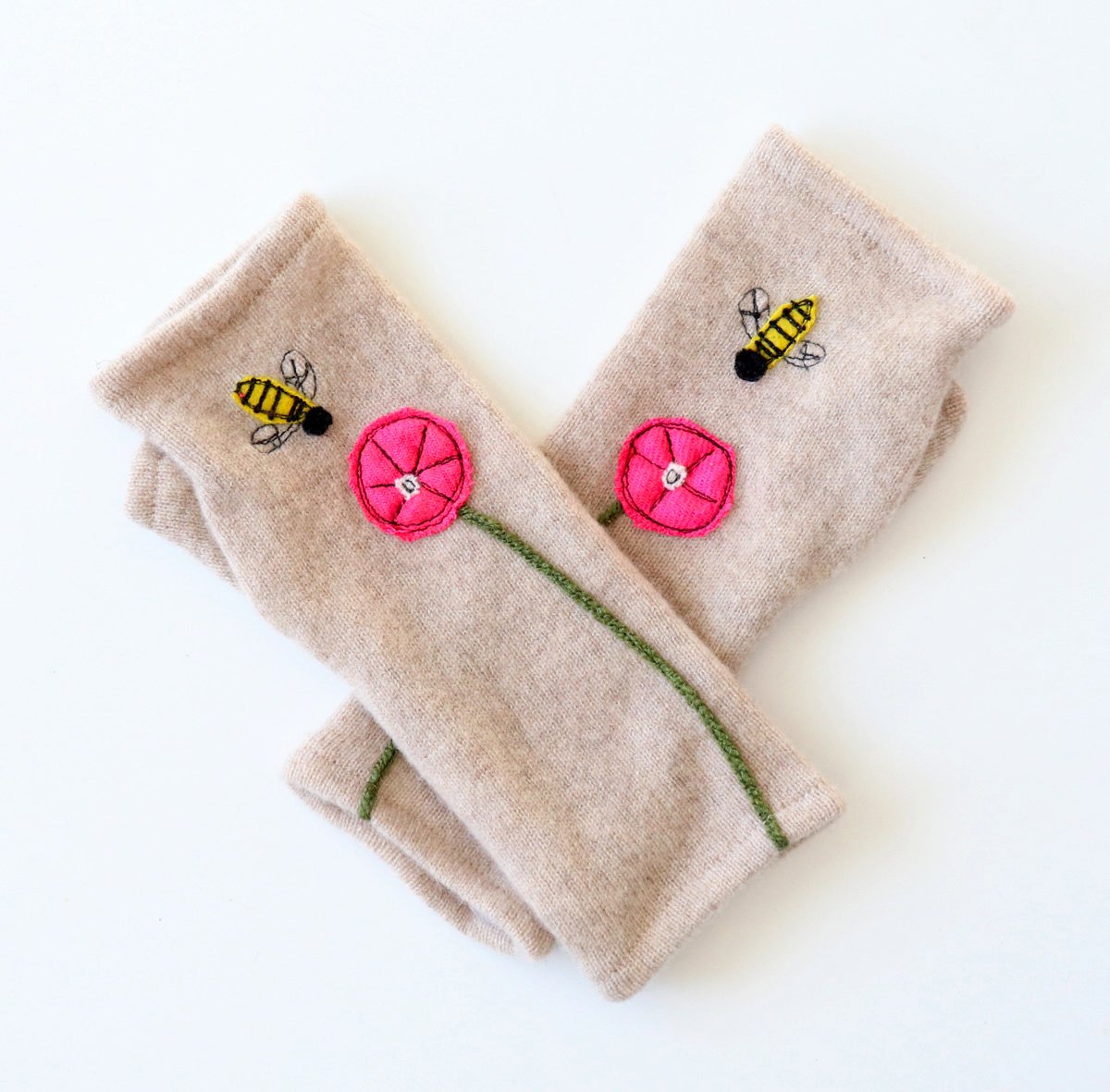 Cashmere Gloves with Bee