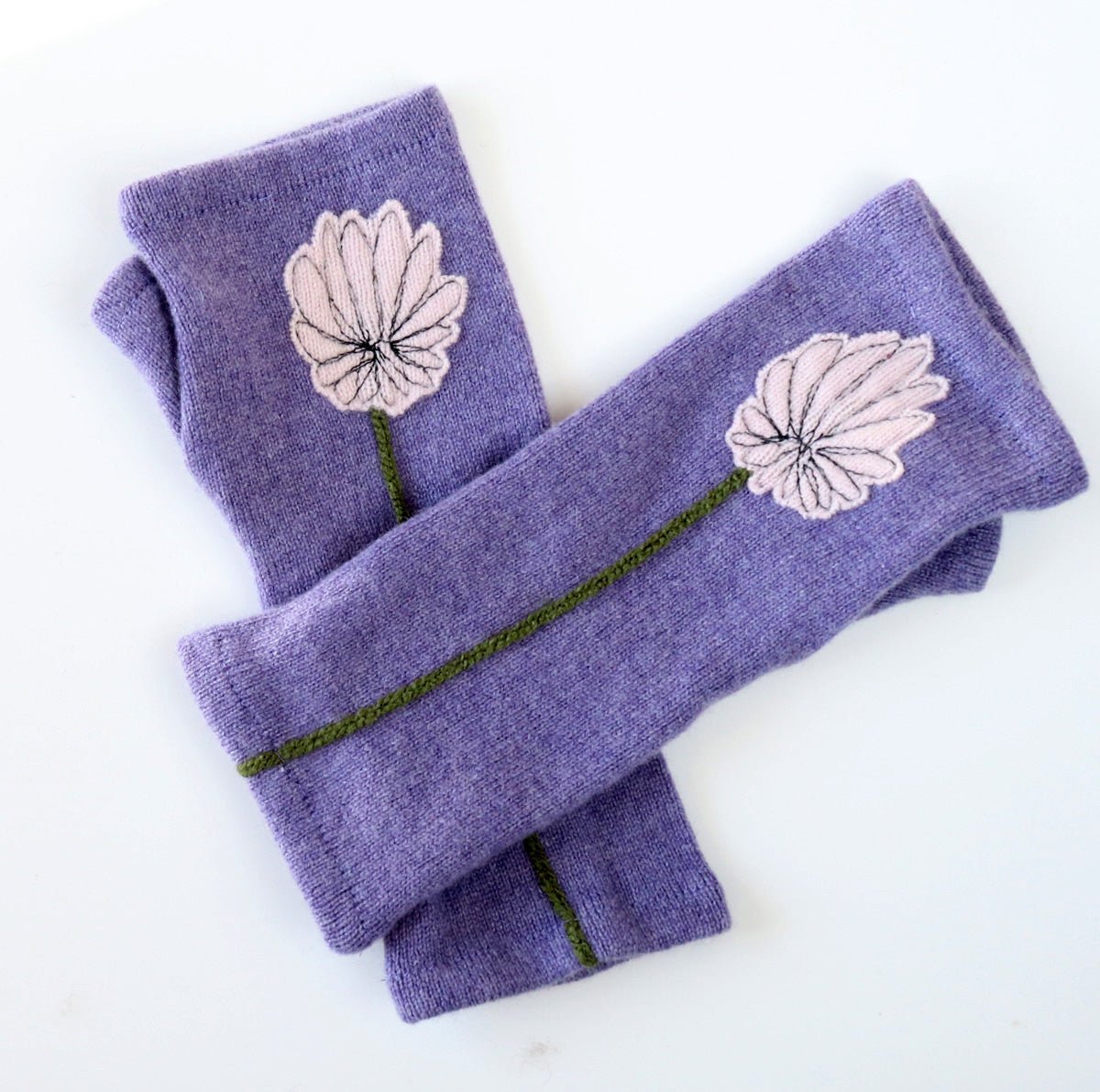 Mum on Lavender Cashmere Fingerless Gloves - BESPOKE PROVISIONS